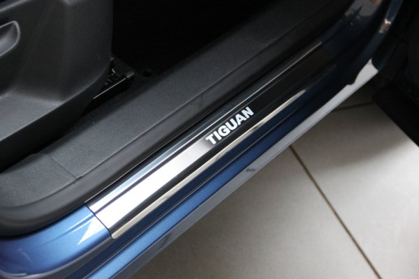 Накладки на пороги Mitsubishi GALANT