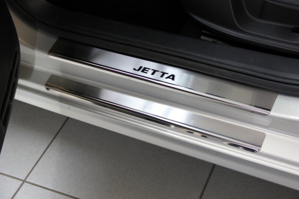 Накладки на пороги Volkswagen JETTA V