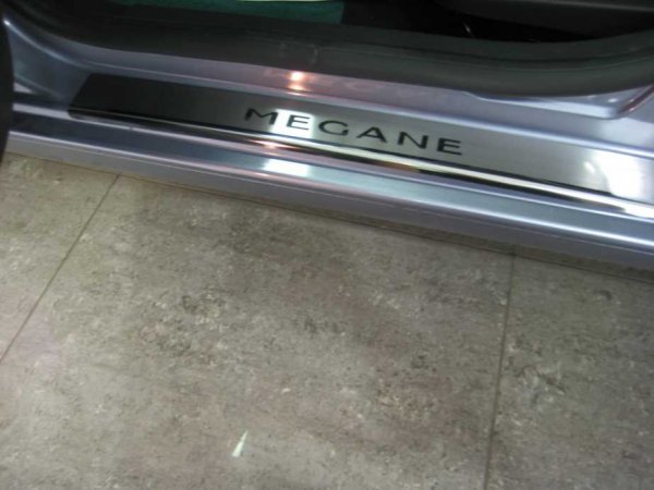 Накладки на пороги Renault MEGANE