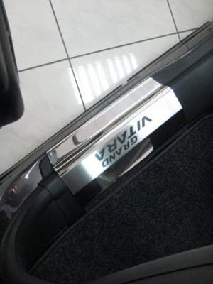 Накладки на пороги Suzuki GRAND VITARA II (3-х дверная)
