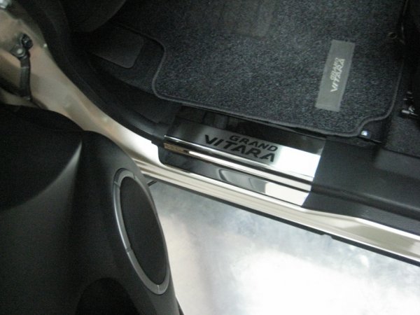 Накладки на пороги Suzuki GRAND VITARA II