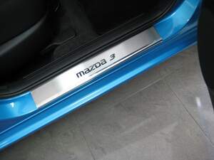 Накладки на пороги Mazda 6